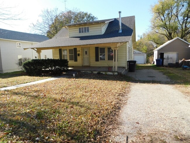 1139 Dearborn St in Augusta, KS - Building Photo - Building Photo