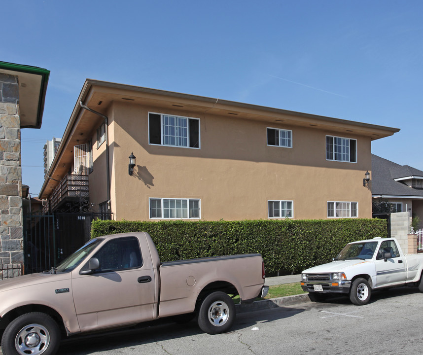 6915 Templeton St in Huntington Park, CA - Building Photo