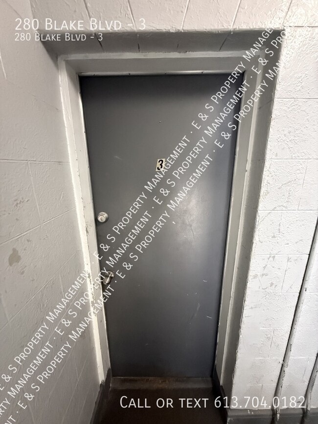 280 Blake Blvd in Ottawa, ON - Building Photo - Building Photo