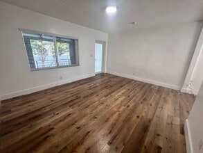 1650 SW 3rd St, Unit 3 in Miami, FL - Building Photo - Building Photo