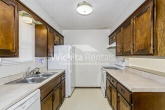2339 N Rutland Ct in Wichita, KS - Building Photo - Building Photo