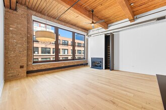 2303 S Michigan Ave in Chicago, IL - Building Photo - Building Photo
