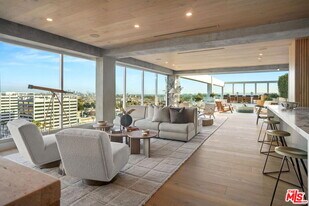 7135 Hollywood Blvd in Los Angeles, CA - Building Photo
