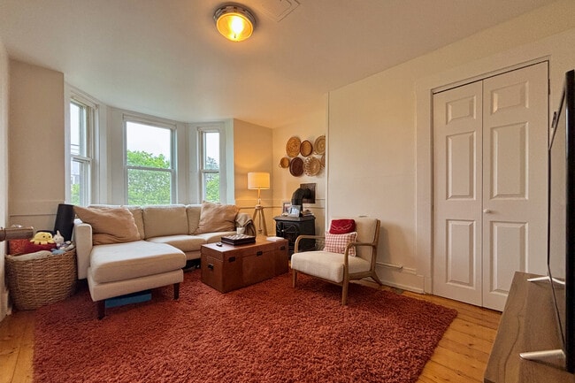 163 Trenton St, Unit 3 in Boston, MA - Foto de edificio - Building Photo