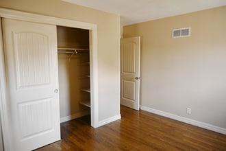 Square 131 - 4860 - 5 Plex in Omaha, NE - Building Photo - Building Photo