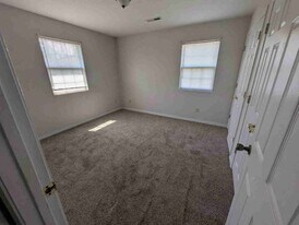 5780 Metropolis Lake Rd in West Paducah, KY - Building Photo