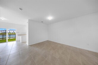 2751 SE 25th Ave, Unit Orange Ave in Homestead, FL - Foto de edificio - Building Photo