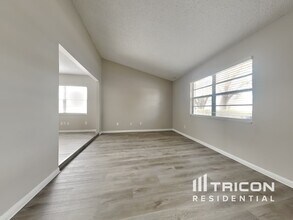 7913 Singing Ct Pl in Tampa, FL - Building Photo - Building Photo