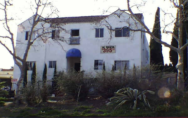 821 N Vendome St in Los Angeles, CA - Foto de edificio - Building Photo