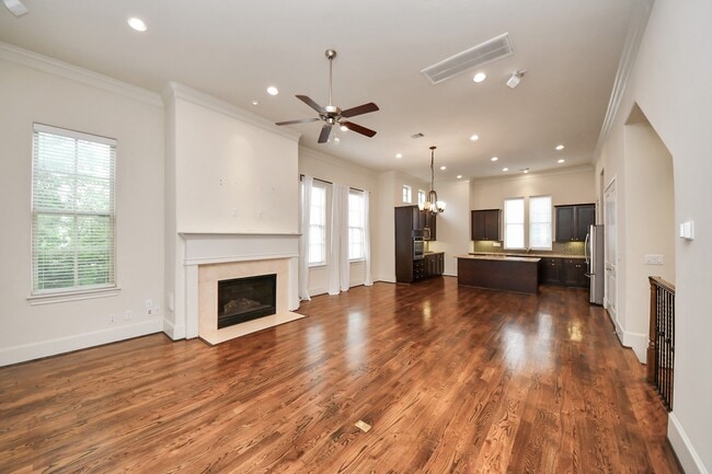 2061 Fannin Station N in Houston, TX - Building Photo - Building Photo