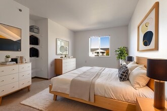 Colonial Meadows Senior Community in Pontiac, MI - Foto de edificio - Building Photo