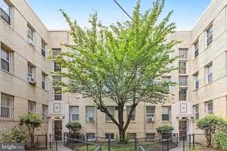 215 Oakwood St SE in Washington, DC - Building Photo - Building Photo