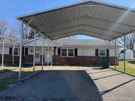 104-104 N Birchwood Dr in Muncie, IN - Building Photo