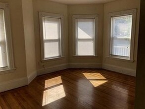 7 Oak Square Ave, Unit #2F in Boston, MA - Building Photo - Building Photo