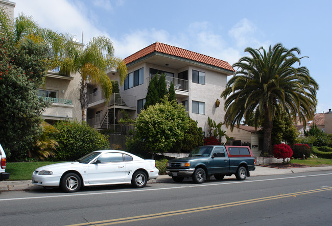 Vista Lago in San Diego, CA - Building Photo - Building Photo