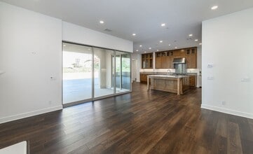 51 Diamond Flats in Irvine, CA - Building Photo - Building Photo