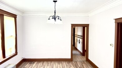 8232 S Marquette Ave in Chicago, IL - Building Photo - Building Photo