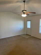 16820 Huntington Ln in St. Robert, MO - Building Photo - Building Photo