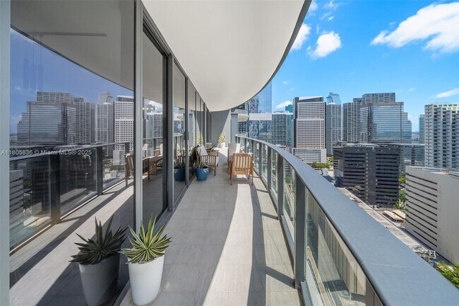property at 1000 Brickell Plz