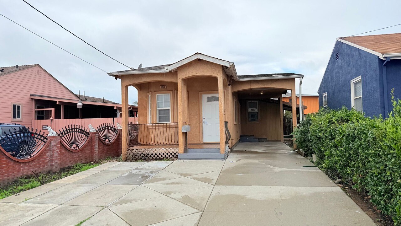 381 S 37th St in Richmond, CA - Building Photo