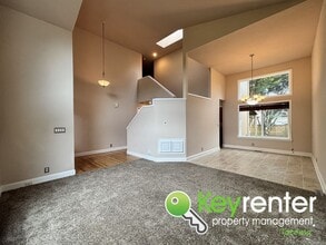 12823 SE 306th Pl in Auburn, WA - Foto de edificio - Building Photo