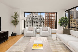 525 E 72nd St in New York, NY - Foto de edificio - Building Photo