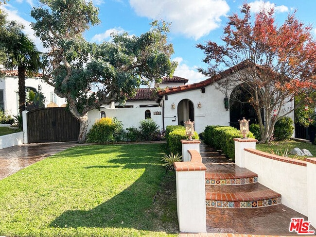 property at 1072 E Fairmount Rd