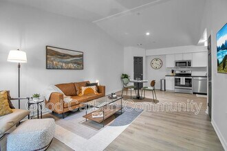 7008 Erie Rd in Derby, NY - Foto de edificio - Building Photo