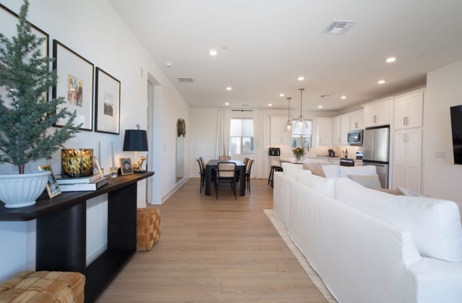 2121 W Sonoran Desert Dr in Phoenix, AZ - Building Photo - Building Photo