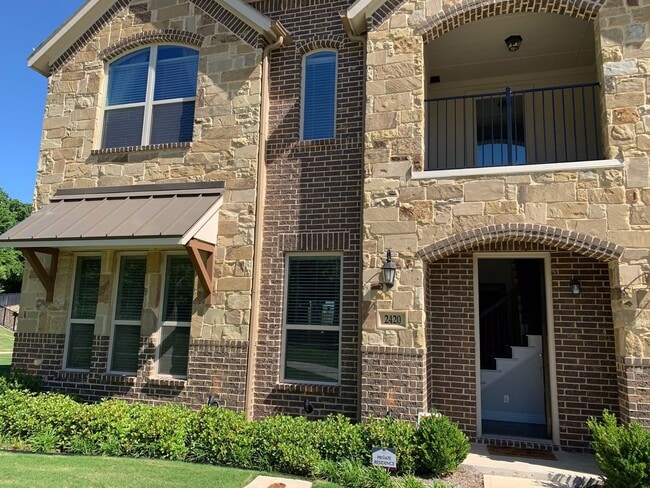 2420 Holland Grove in Flower Mound, TX - Foto de edificio - Building Photo