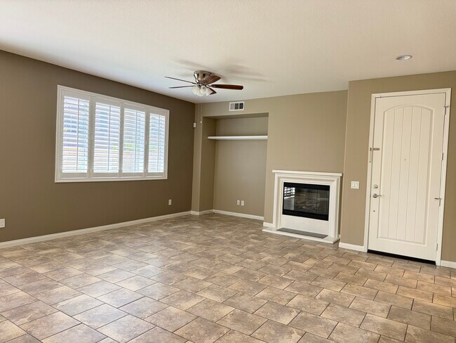 28377 Mirabelle Ln in Santa Clarita, CA - Foto de edificio - Building Photo