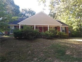 8367 Chippingham Dr in Memphis, TN - Building Photo
