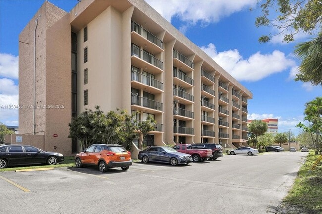 16751 NE 9th Ave, Unit 512 in North Miami Beach, FL - Building Photo - Building Photo
