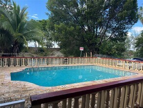 4265 NW S Tamiami Canal Dr in Miami, FL - Building Photo - Building Photo
