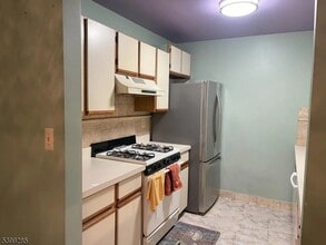 420 Stratford Pl in Bound Brook, NJ - Building Photo - Building Photo