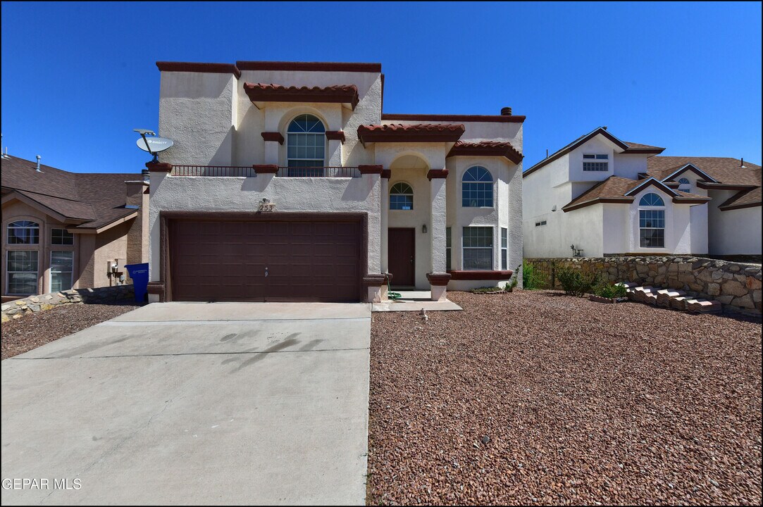 253 Summerbrooke Ct in El Paso, TX - Building Photo
