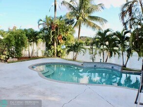 13110 SW 19th Dr in Miramar, FL - Foto de edificio - Building Photo
