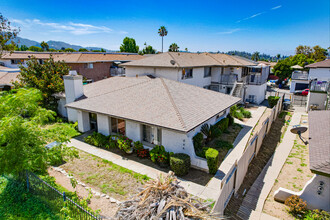 1219 Arcadia Ave in Vista, CA - Building Photo - Building Photo