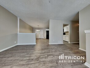 135 Victoria Dr in Ellenwood, GA - Building Photo - Building Photo