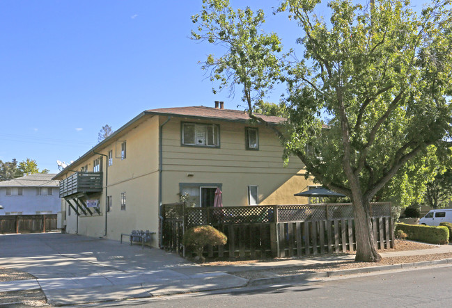 205 Milbrae Ln in Los Gatos, CA - Building Photo - Building Photo