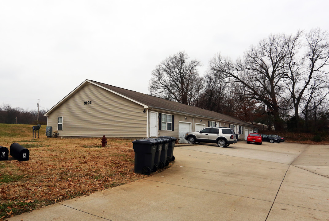 Oakmont Village in Oak Grove, KY - Building Photo