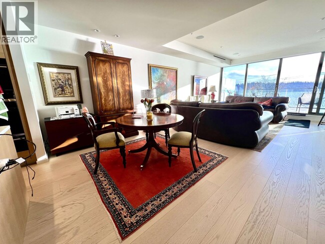 1327 Bellevue Ave in West Vancouver, BC - Building Photo - Building Photo