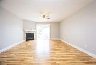 13 Gray Coach Ln in Cranston, RI - Building Photo - Building Photo