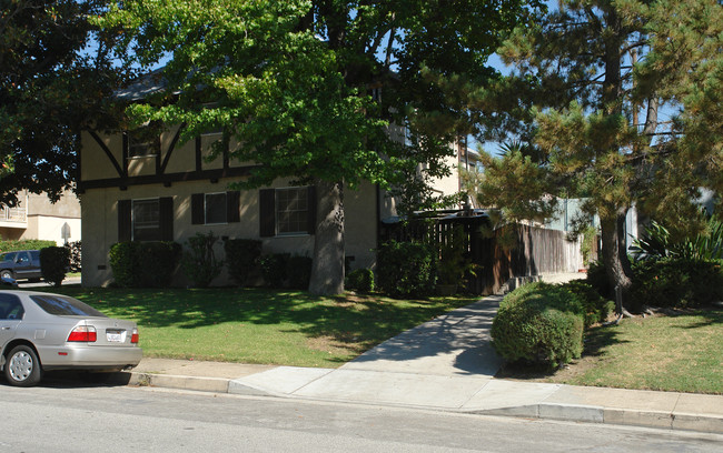 1700 Glencoe Way in Glendale, CA - Foto de edificio - Building Photo