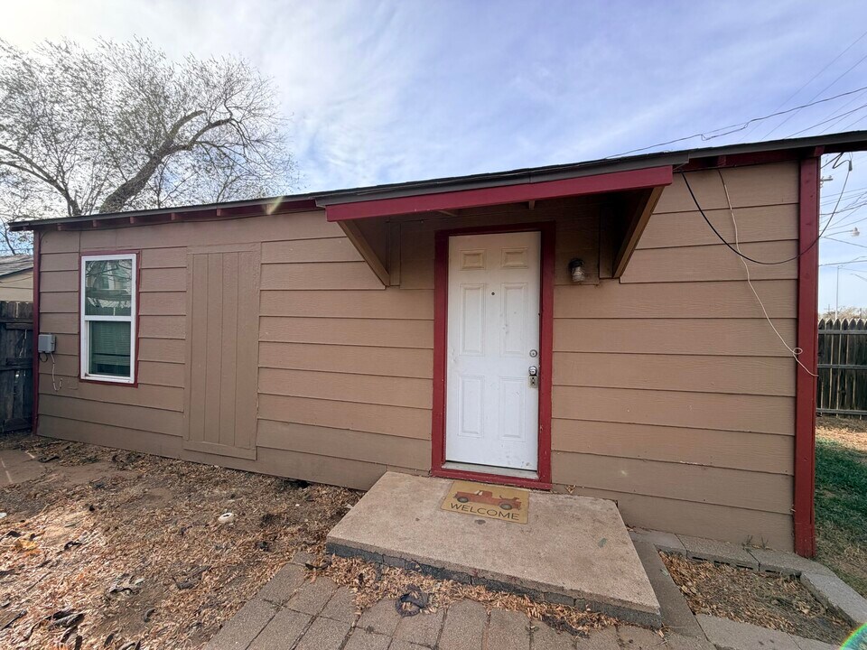 2220 20th St in Lubbock, TX - Building Photo