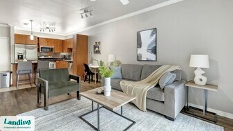 15777 Quorum Dr in Addison, TX - Building Photo