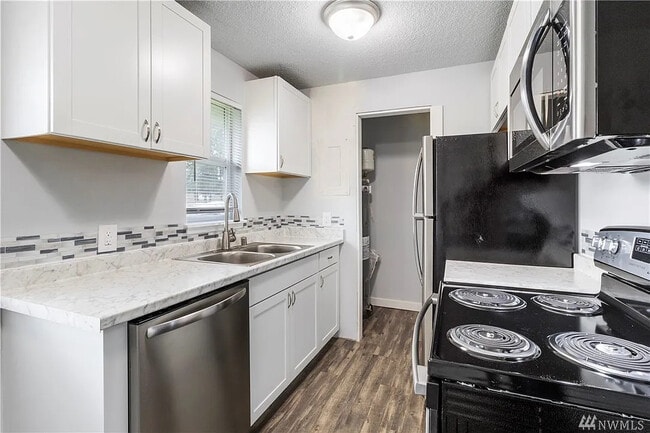 Westland Apartments in Lakewood, WA - Foto de edificio - Building Photo