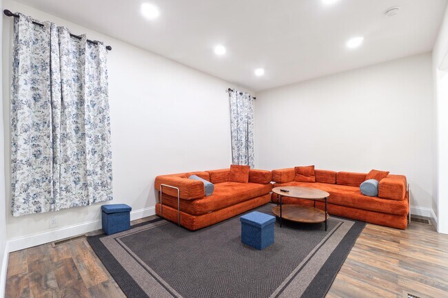 92 Stuyvesant Ave-Unit -1 in Jersey City, NJ - Building Photo - Building Photo