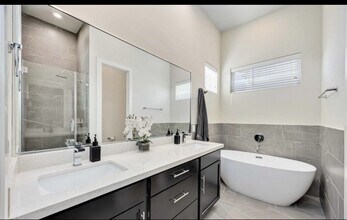 108 Knightsbridge Park Ln in Houston, TX - Building Photo - Building Photo