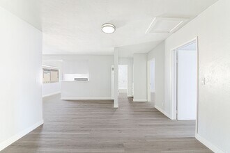 811 Gardenia Ave in Long Beach, CA - Building Photo - Building Photo